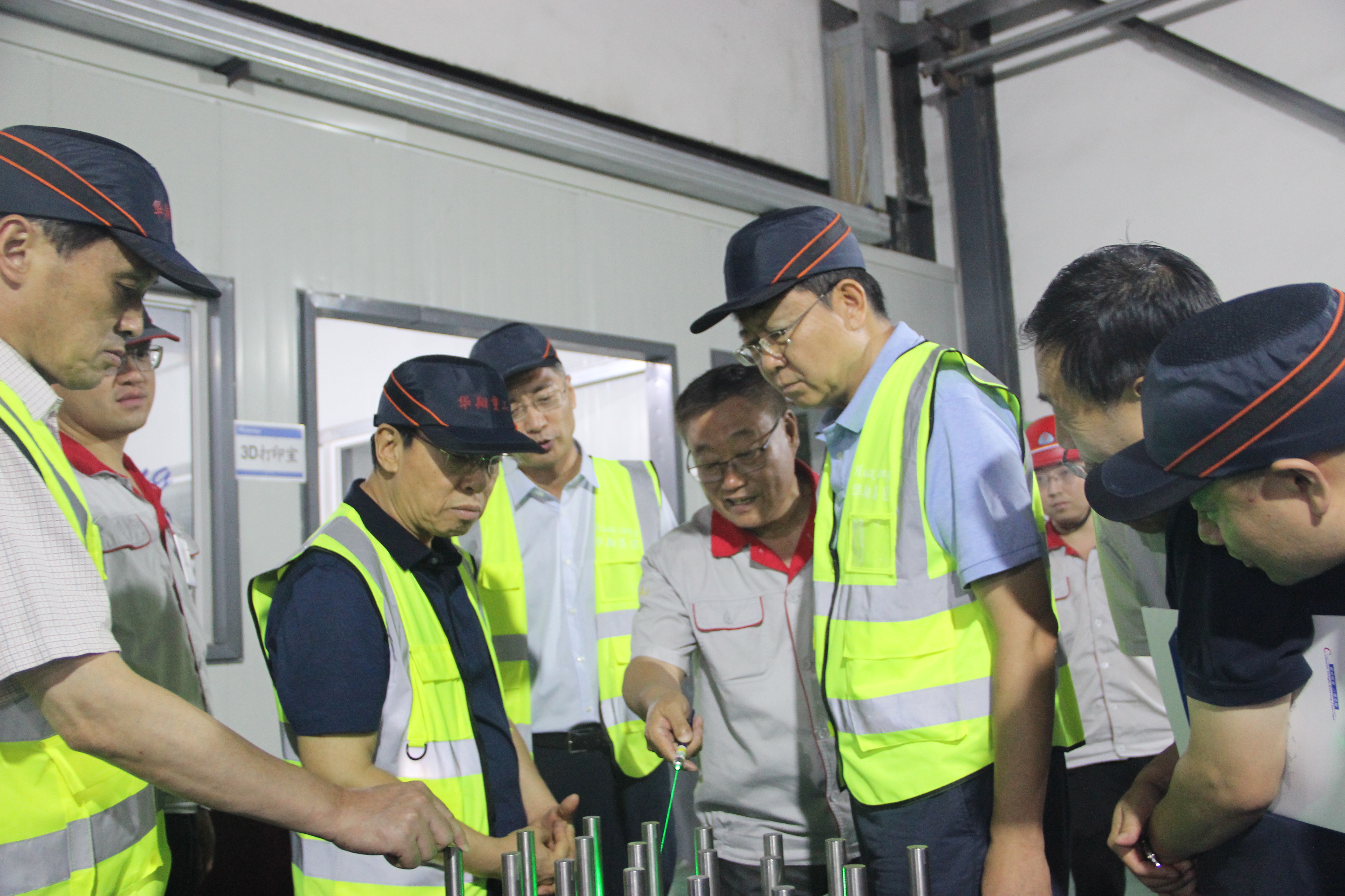 山西省人民政府原副省長、中國生產(chǎn)力學(xué)會(huì)會(huì)長、山西省資源型經(jīng)濟(jì)轉(zhuǎn)型促進(jìn)會(huì)總顧問牛仁亮一行蒞臨我司調(diào)研